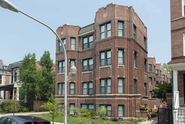 Building Photo - 3845 N Greenview Ave