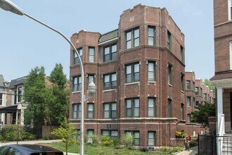 Building Photo - 3845 N Greenview Ave