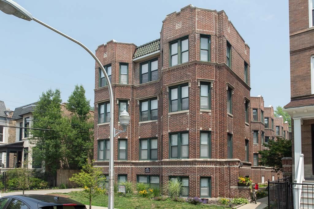 Foto principal - 3845 N Greenview Ave