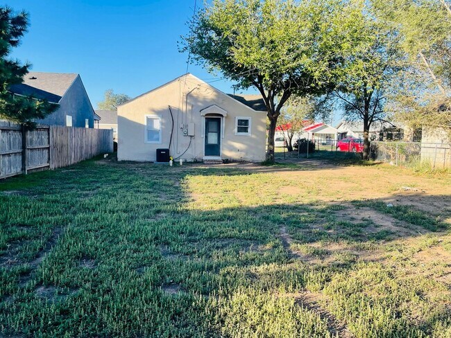 Foto del edificio - 2 Bed 1 Bath Home!