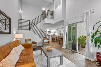 Building Photo - 314 Via Colinas