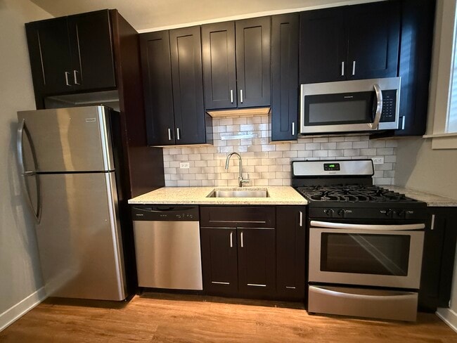 Building Photo - 2215 W Eastwood Ave