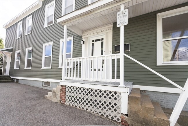 Building Photo - 105 Pine St