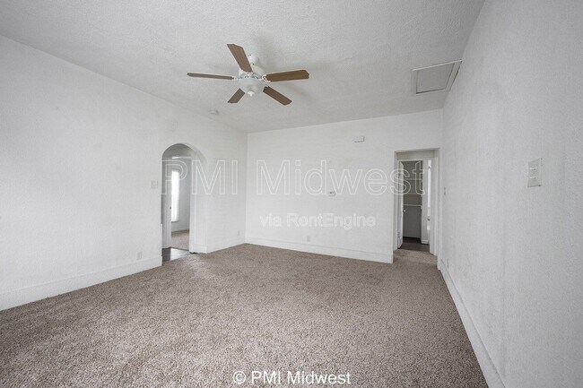 Foto del edificio - 1433 W 5th St