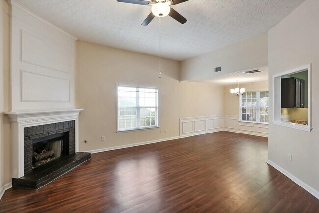 Foto del edificio - 2310 Winthrope Way Dr