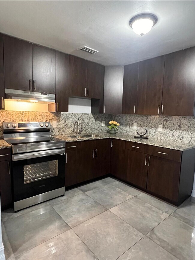 Foto del edificio - 4600 Forest Ln