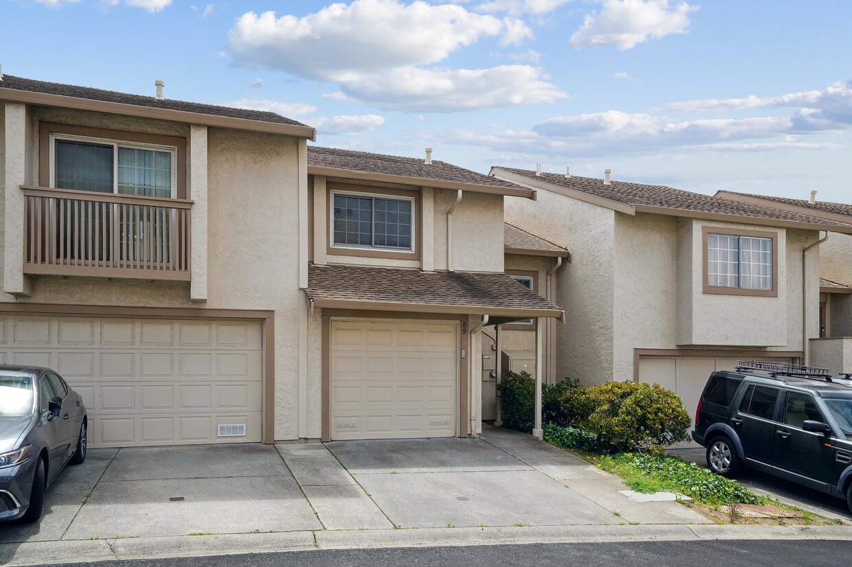 Primary Photo - 89 Silverview Dr