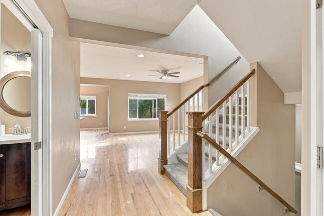 Foto del edificio - 1680 N Winchester Ct