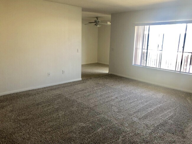 Foto del edificio - 1420 Hilltop Dr