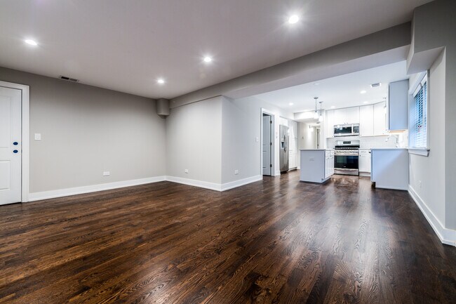 Foto del edificio - 3822 N Kenneth Ave