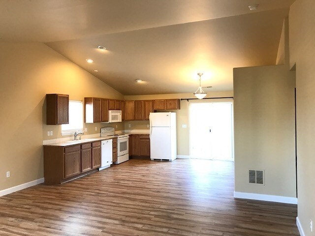 Foto del edificio - **$750 OFF 1st Month** Great Location! 3 Bedroom Home in SW Bend!