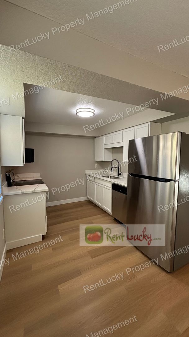 Foto del edificio - 218 3rd Ave SW