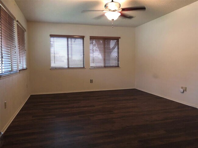 Building Photo - 202 Tennie Dr