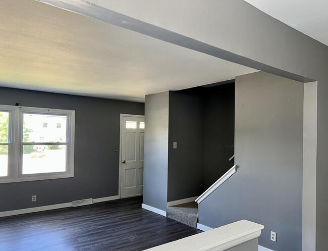 Living room - 218 E Laurie St
