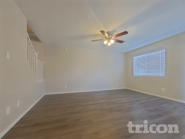 Foto del edificio - 23966 W Hadley St