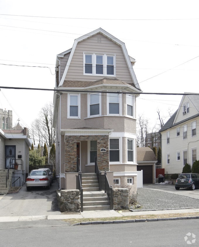 Building Photo - 48 Parkway Rd