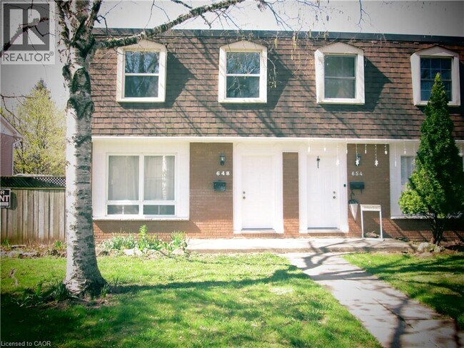 Photo du bâtiment - 648 Francis Rd