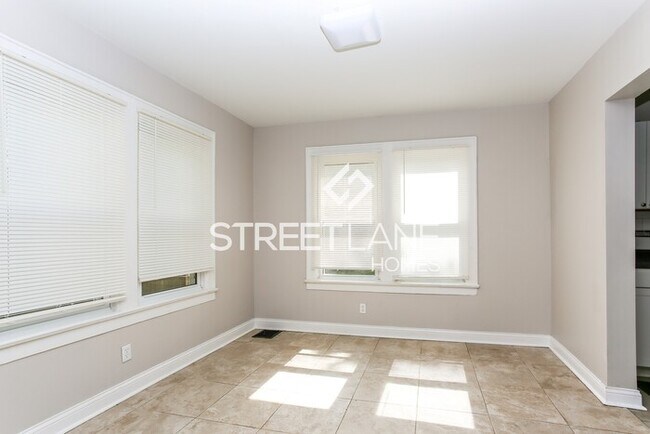 Building Photo - REDUCED PRICE!! Beautiful 3 Bedroom Home i...