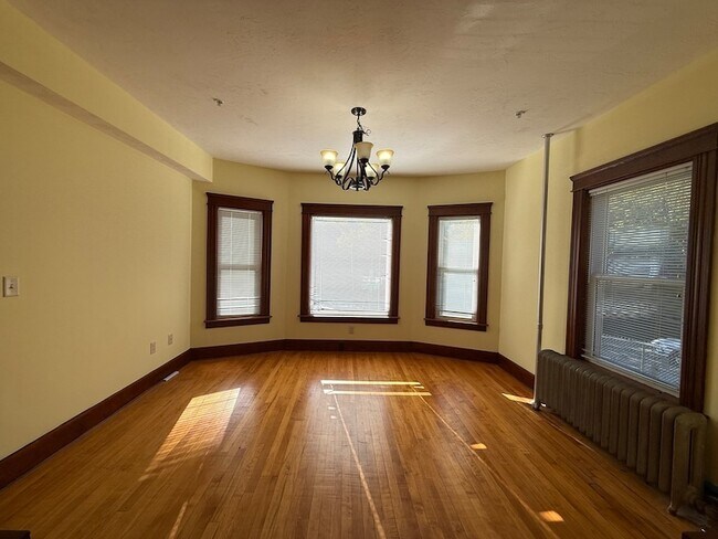 Building Photo - 32 Woodbine St