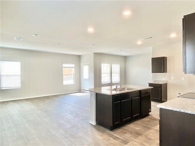 Foto del edificio - 15009 Siberian Elm Ln