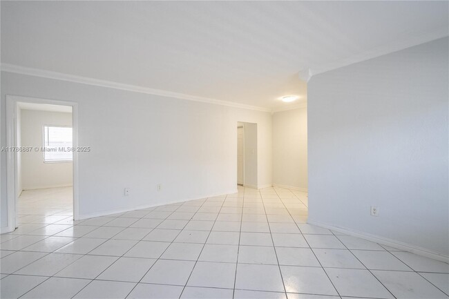 Building Photo - 7640 Carlyle Ave