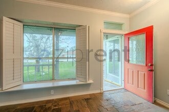 Building Photo - Unit