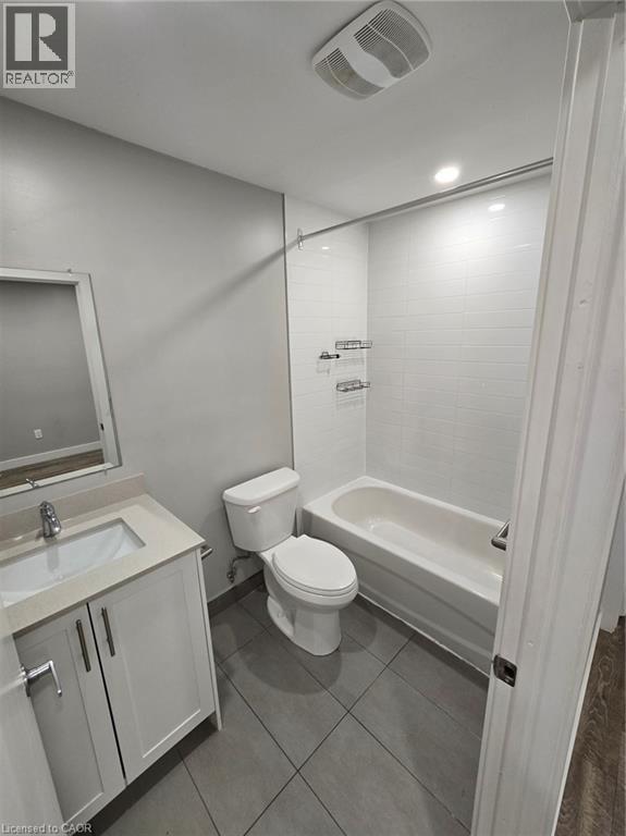 Photo du bâtiment - 102 Wellington St N