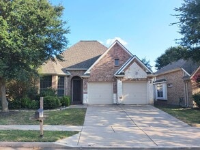 Building Photo - 824 Lake Grove Dr