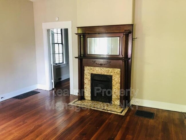 Building Photo - 417 Emma St