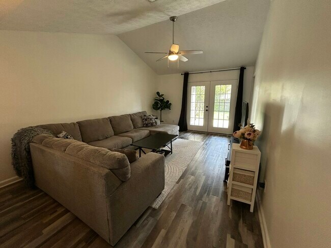 Foto del edificio - 6303 Causeway Rd