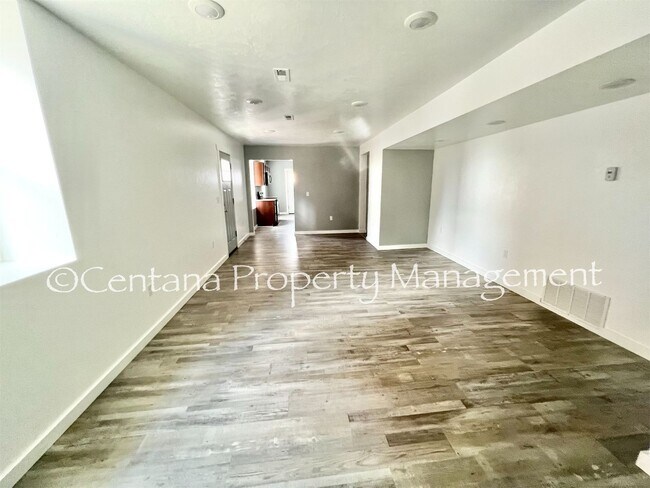 Foto del edificio - 317-321 N. Washington