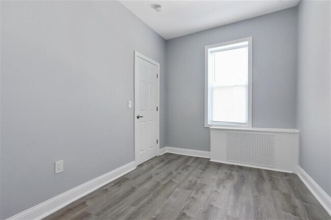 Building Photo - 568 West Side Ave