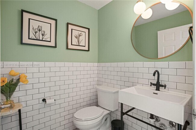 Foto del edificio - 18445 NE 27th Pl