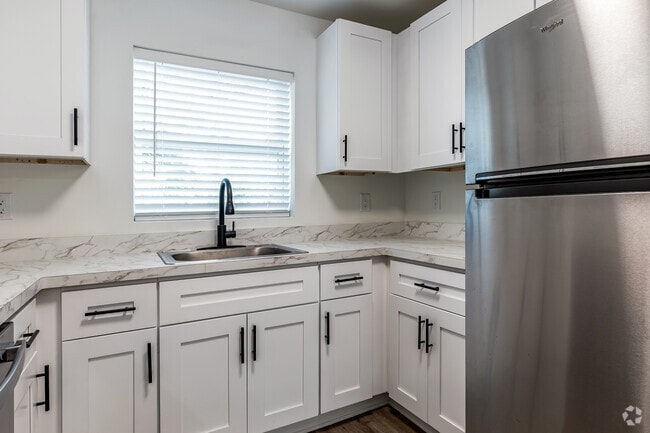 2BR, 1BA - 850SF - Kitchen - KC Flats