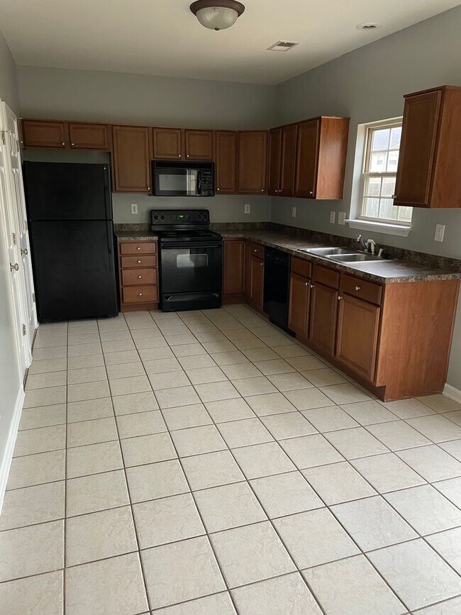 Foto del edificio - 118 Lowell Ct