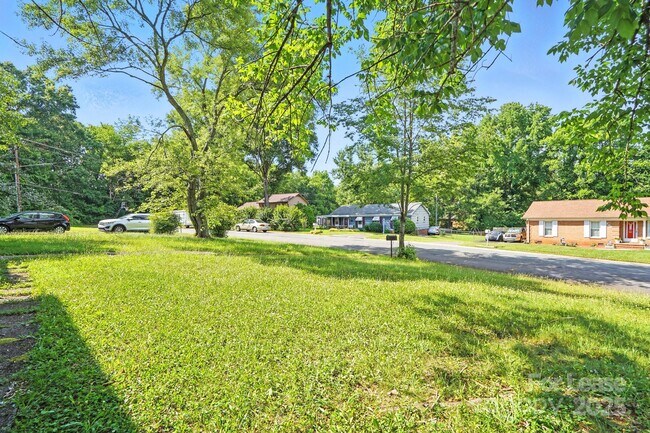 Foto del edificio - 701 Gaywood Dr