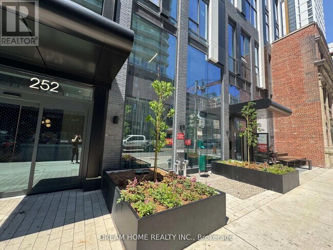 Photo du bâtiment - 252 Church St