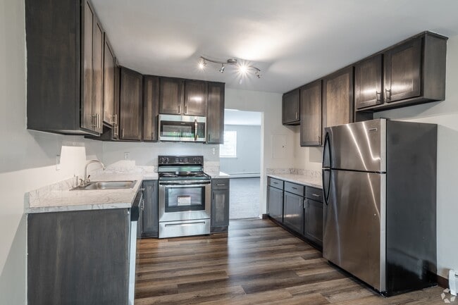 Building Photo - Pennsbury Court Apartments