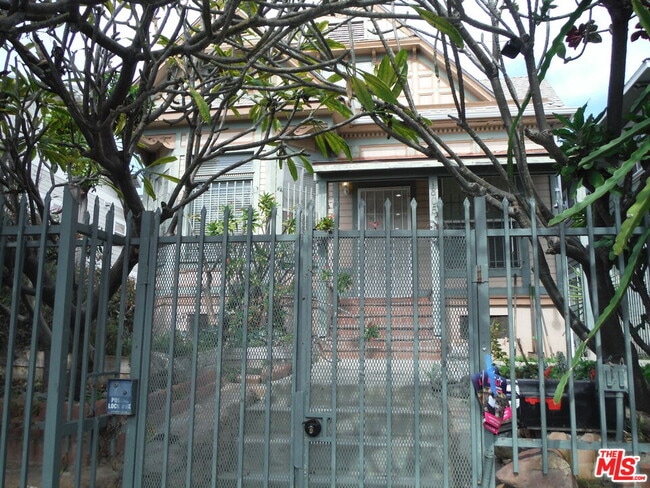 Building Photo - 1805 W 12th Pl