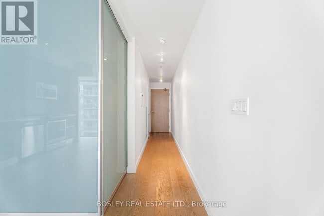 Building Photo - 111 Bathurst St