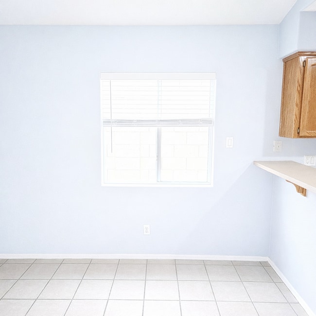 Building Photo - Awesome rental available!