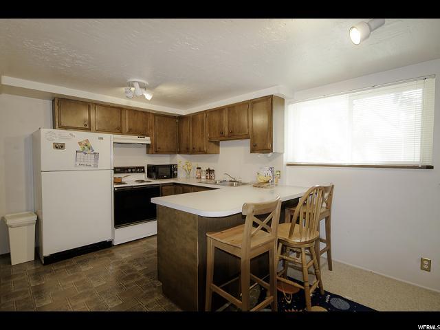 Large kitchen, great natural light - 1319 Westminster Ave S