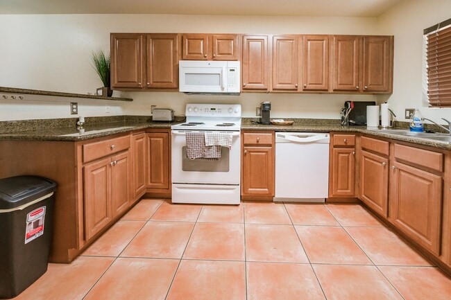Building Photo - Move In Special- Serene 2-Bed Condo Catali...