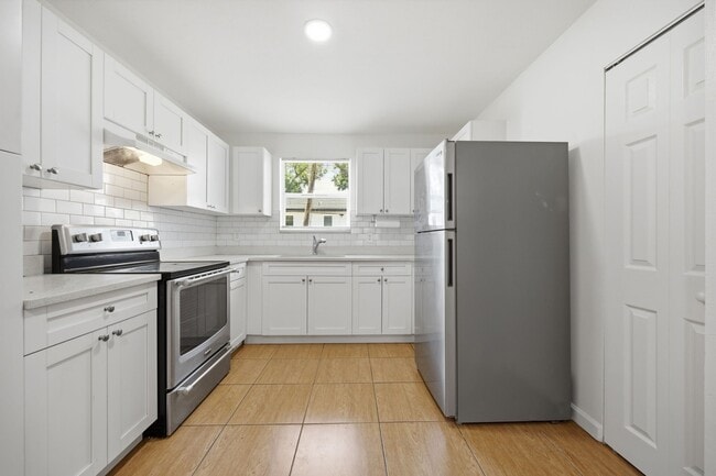 Foto del edificio - 310 E Frances Ave