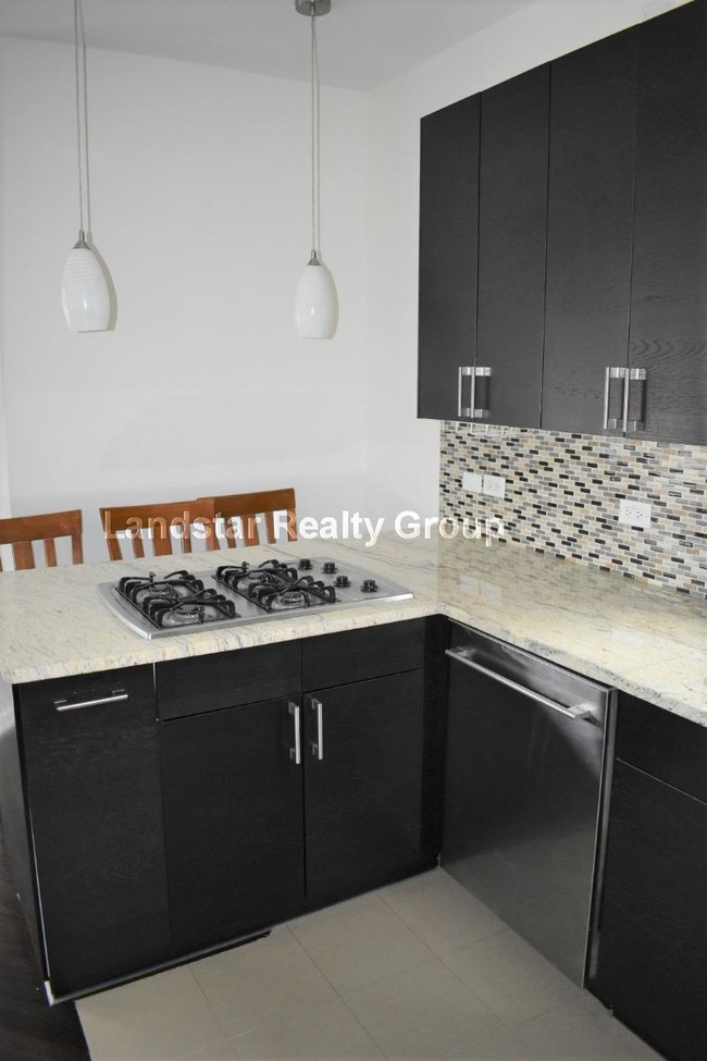 Foto del edificio - 3131 N Western Ave