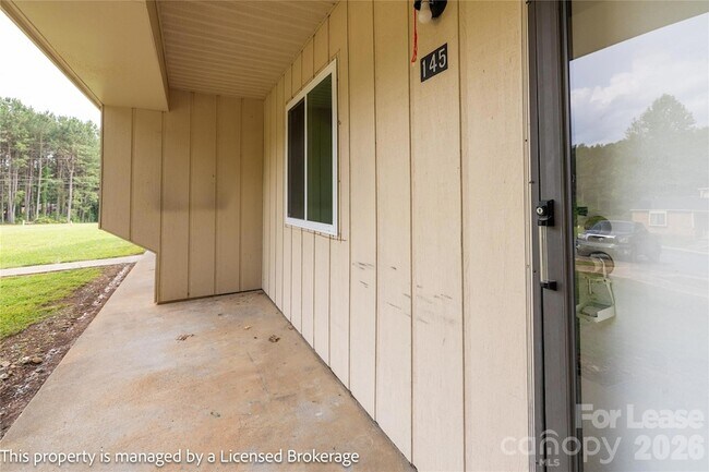 Foto del edificio - 145 Brentwood Dr
