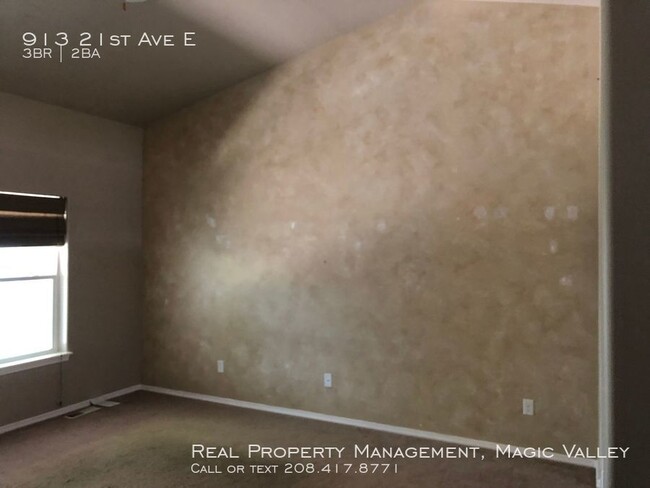 Building Photo - 3 bedroom, 2 bath Family Home - North Jerome