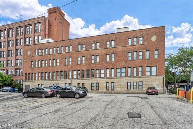 Building Photo - 1133 W 9th St