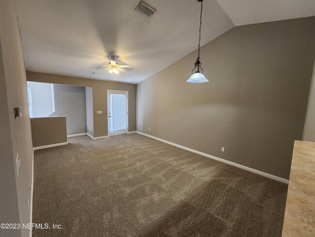 Foto del edificio - 575 Oakleaf Plantation Pkwy