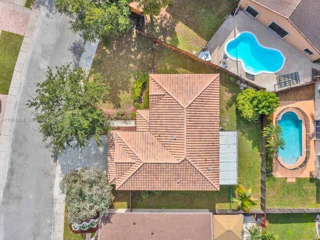 Foto del edificio - 1663 E Harmony Lake Cir